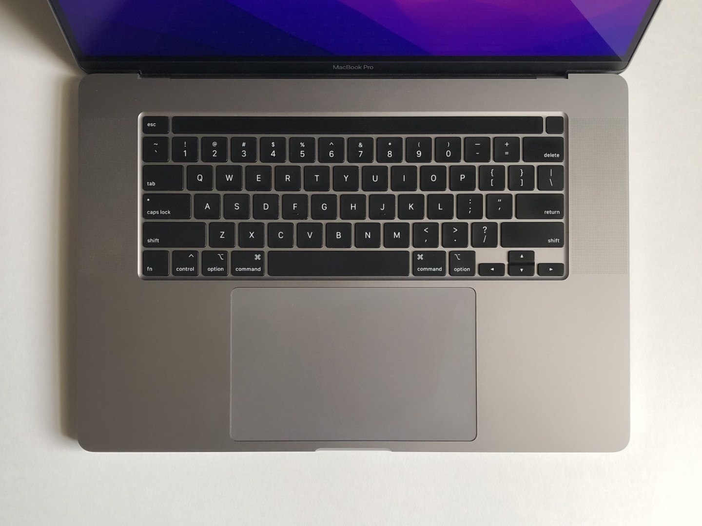 Apple MacBook Pro 16 Inch 2019 (A2141) 2.3 GHz 8-Core i9 2TB SSD 32GB RAM 8GB AMD GFX Apple Care+