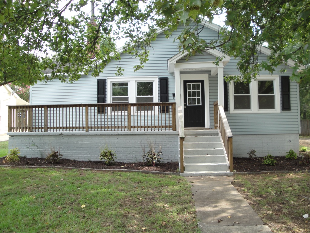 2 bedroom House for rent call Linda 203-240-8226