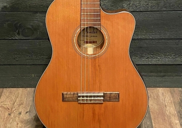 Fender Concert Style Classical Acoustic Guitar CN-140SCE (with Fishman amplification internally)