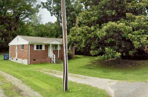 3 Bedroom/1 Bath Brick Home for Rent located 2 miles from BJU in Taylors (smoke/pet free)