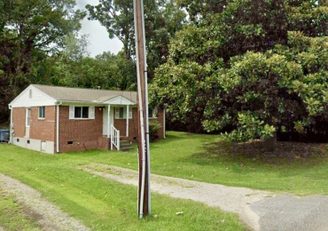 3 Bedroom/1 Bath Brick Home for Rent located 2 miles from BJU in Taylors (smoke/pet free)